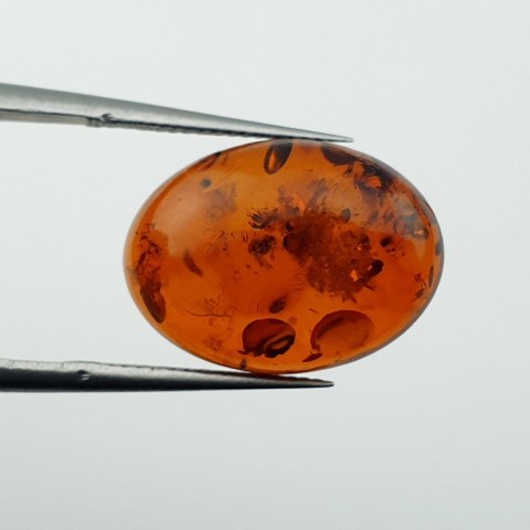 Bursztyn bałtycki kaboszon 17x12 mm nr A701