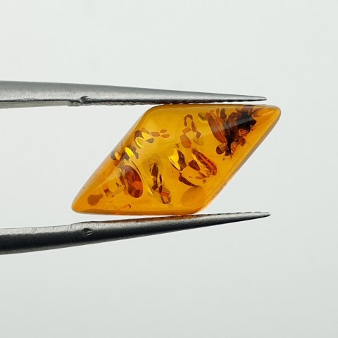 Bursztyn bałtycki kaboszon 17x8 mm nr A833
