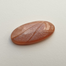 Kamień księżycowy brzoskwiniowy kaboszon 29x13 mm nr 23