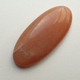 Kamień księżycowy brzoskwiniowy kaboszon 34x15 mm nr 17