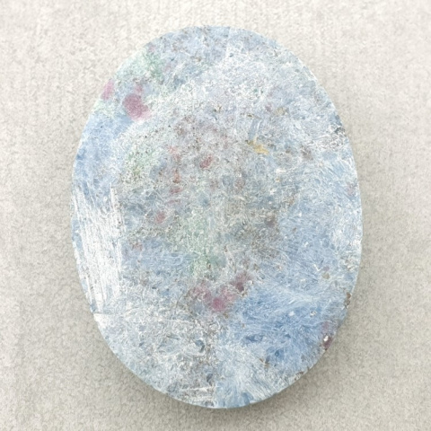 Rubin w kyanicie kaboszon 4,4x3,3 cm nr 3