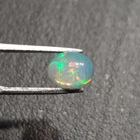 Opal z Etiopii kaboszon 9x7 mm nr 336