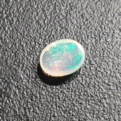 Opal z Etiopii kaboszon 9x7 mm nr 336