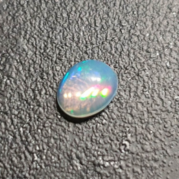 Opal z Etiopii kaboszon 9x7 mm nr 337