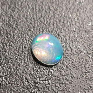 Opal z Etiopii kaboszon 9x7 mm nr 337