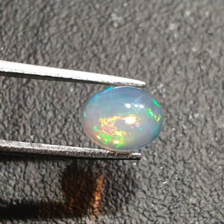 Opal z Etiopii kaboszon 9x7 mm nr 341