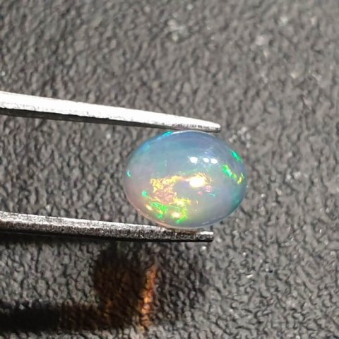 Opal z Etiopii kaboszon 9x7 mm nr 341