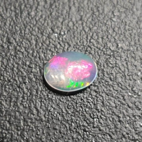 Opal z Etiopii kaboszon 9x7 mm nr 343