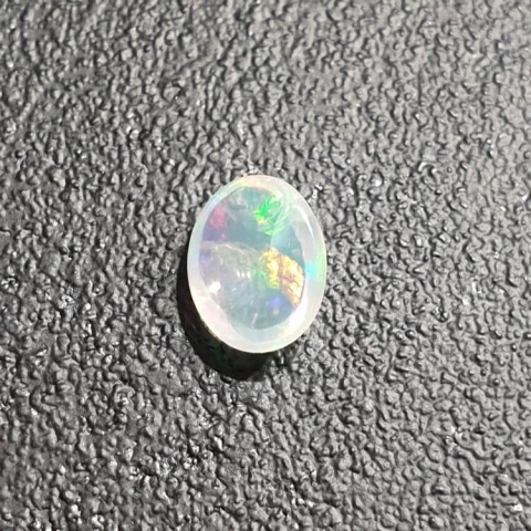 Opal z Etiopii kaboszon 9x7 mm nr 343