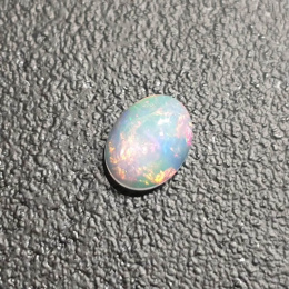 Opal z Etiopii kaboszon 9x7 mm nr 346