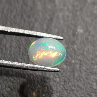 Opal z Etiopii kaboszon 9x7 mm nr 347