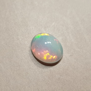 Opal z Etiopii kaboszon 9x7 mm nr 347