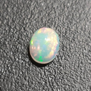 Opal z Etiopii kaboszon 9x7 mm nr 349