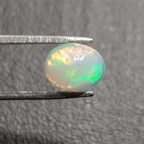 Opal z Etiopii kaboszon 9x7 mm nr 349