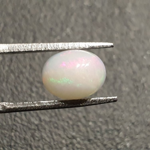 Opal z Etiopii kaboszon 9x7 mm nr 350