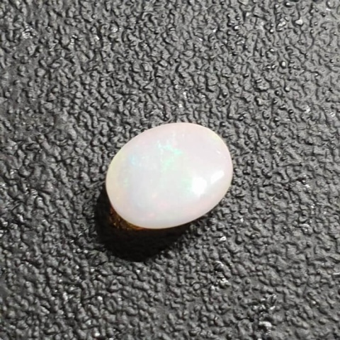 Opal z Etiopii kaboszon 9x7 mm nr 350