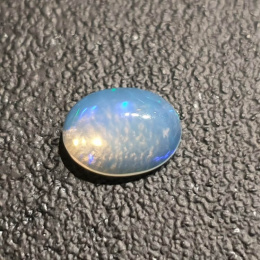 Opal z Etiopii kaboszon 9x7 mm nr 351