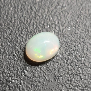 Opal z Etiopii kaboszon 9x7 mm nr 352