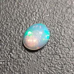 Opal z Etiopii kaboszon 9x7 mm nr 354