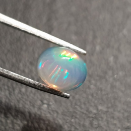 Opal z Etiopii kaboszon 9x7 mm nr 354