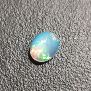 Opal z Etiopii kaboszon 9x7 mm nr 355