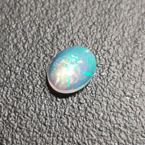 Opal z Etiopii kaboszon 9x7 mm nr 355