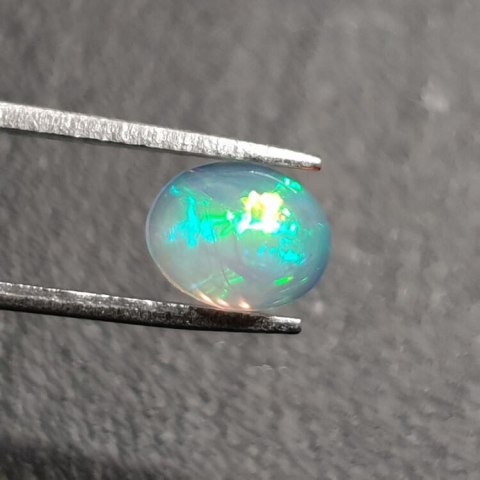 Opal z Etiopii kaboszon 9x7 mm nr 355