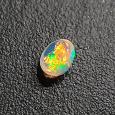 Opal z Etiopii kaboszon 9x7 mm nr 355