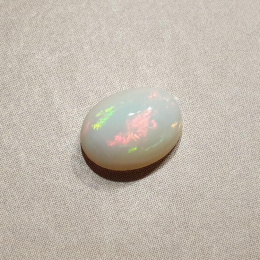Opal z Etiopii kaboszon 8x6 mm nr 366