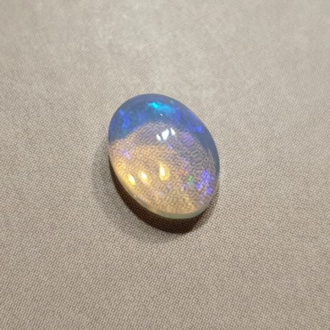 Opal z Etiopii kaboszon 8x6 mm nr 373