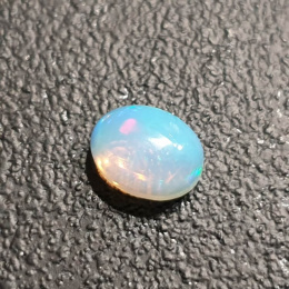 Opal z Etiopii kaboszon 8x6 mm nr 374
