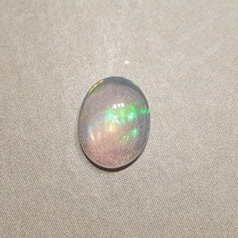 Opal z Etiopii kaboszon 8x6 mm nr 381