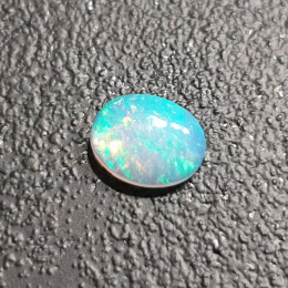 Opal z Etiopii kaboszon 8x6 mm nr 382