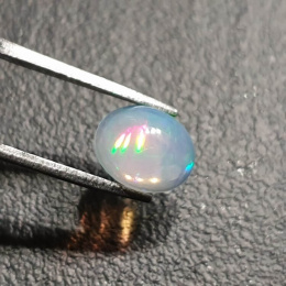 Opal z Etiopii kaboszon 8x6 mm nr 384