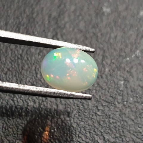 Opal z Etiopii kaboszon 9x7 mm nr 359