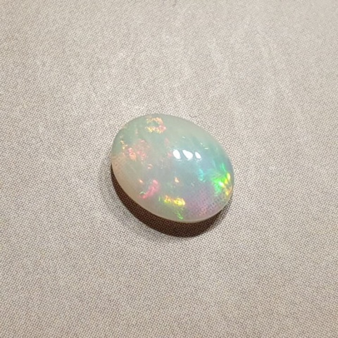 Opal z Etiopii kaboszon 9x7 mm nr 359