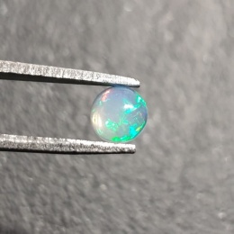 Opal z Etiopii kaboszon fi 5 mm nr 462
