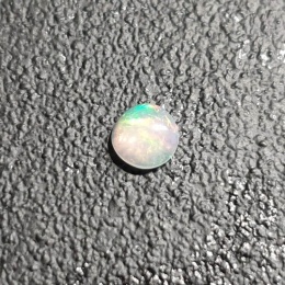 Opal z Etiopii kaboszon fi 5 mm nr 463