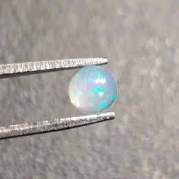 Opal z Etiopii kaboszon fi 5 mm nr 465