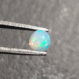 Opal z Etiopii kaboszon fi 5 mm nr 466