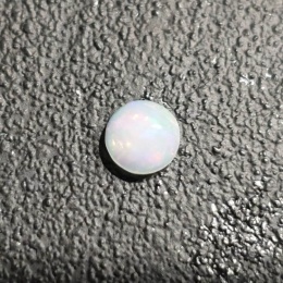Opal z Etiopii kaboszon fi 5 mm nr 470