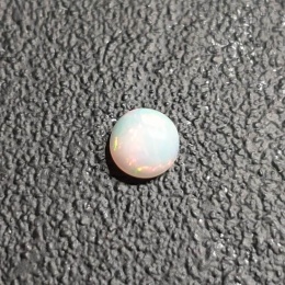 Opal z Etiopii kaboszon fi 5 mm nr 473