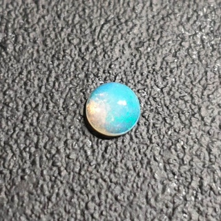 Opal z Etiopii kaboszon fi 5 mm nr 474