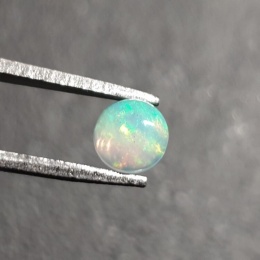 Opal z Etiopii kaboszon fi 5 mm nr 479