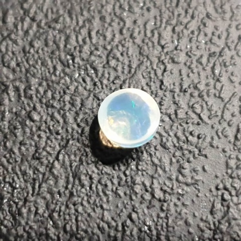 Opal z Etiopii kaboszon fi 5 mm nr 482