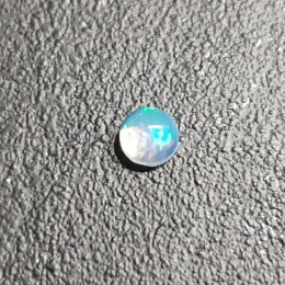 Opal z Etiopii kaboszon fi 5 mm nr 487