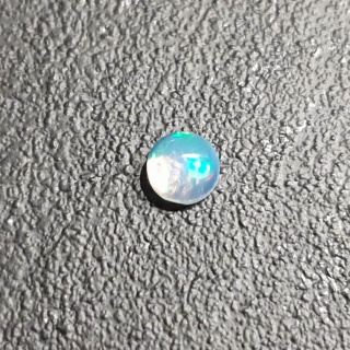 Opal z Etiopii kaboszon fi 5 mm nr 487