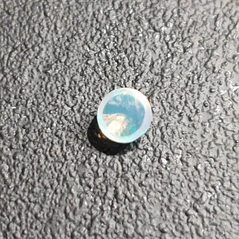 Opal z Etiopii kaboszon fi 5 mm nr 487