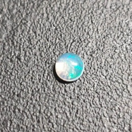 Opal z Etiopii kaboszon fi 5 mm nr 492