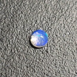 Opal z Etiopii kaboszon fi 5 mm nr 494